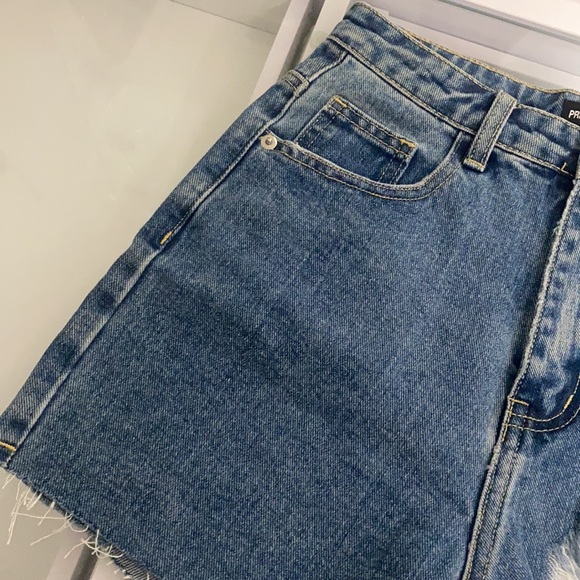 PrettyLittleThing Mom Shorts - Picture 3 of 7